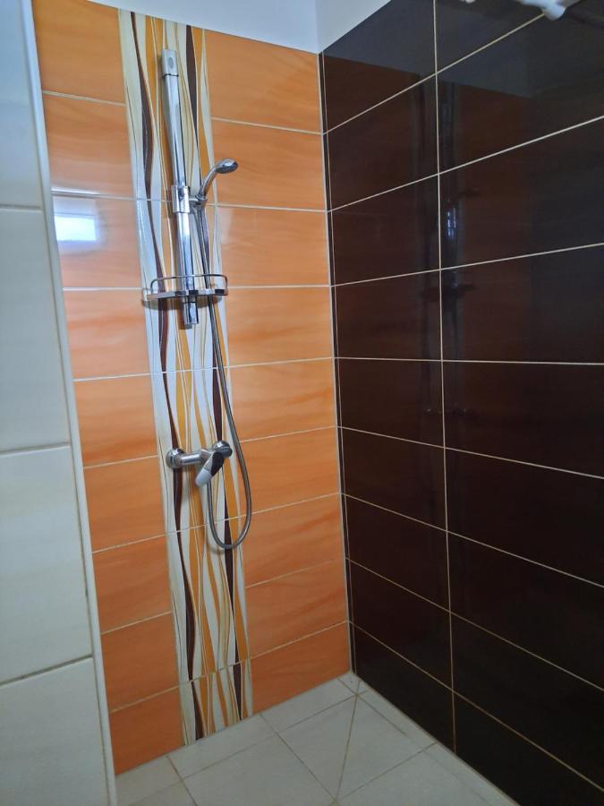 Fitt Apartman Lenti Exterior foto